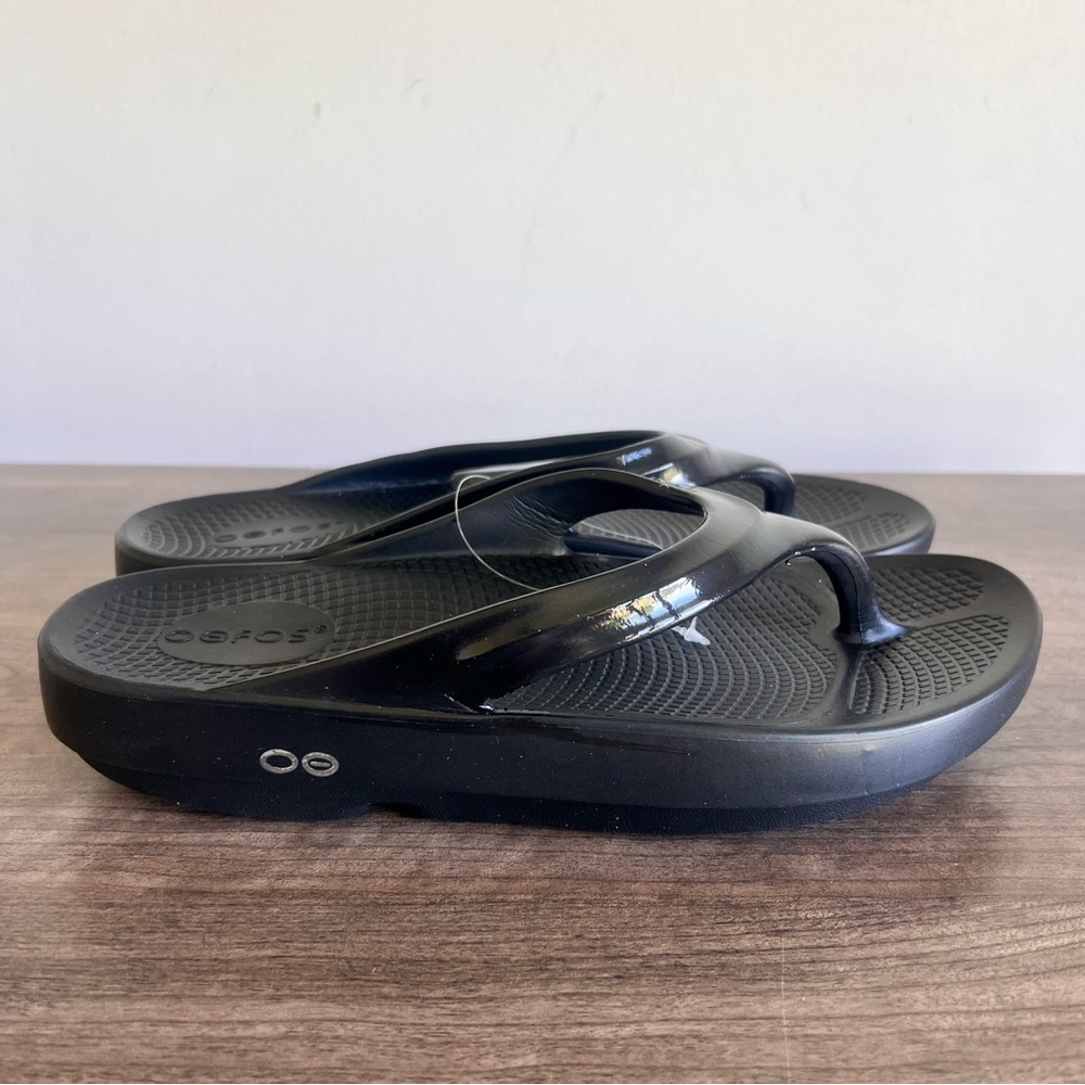Oofos OOLaLa Women's Black Recovery Sandal Size 10 - Picture 2 of 8
